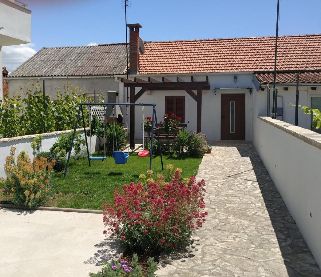 Holiday Home Arbanase ซาดาร์ ภายนอก รูปภาพ